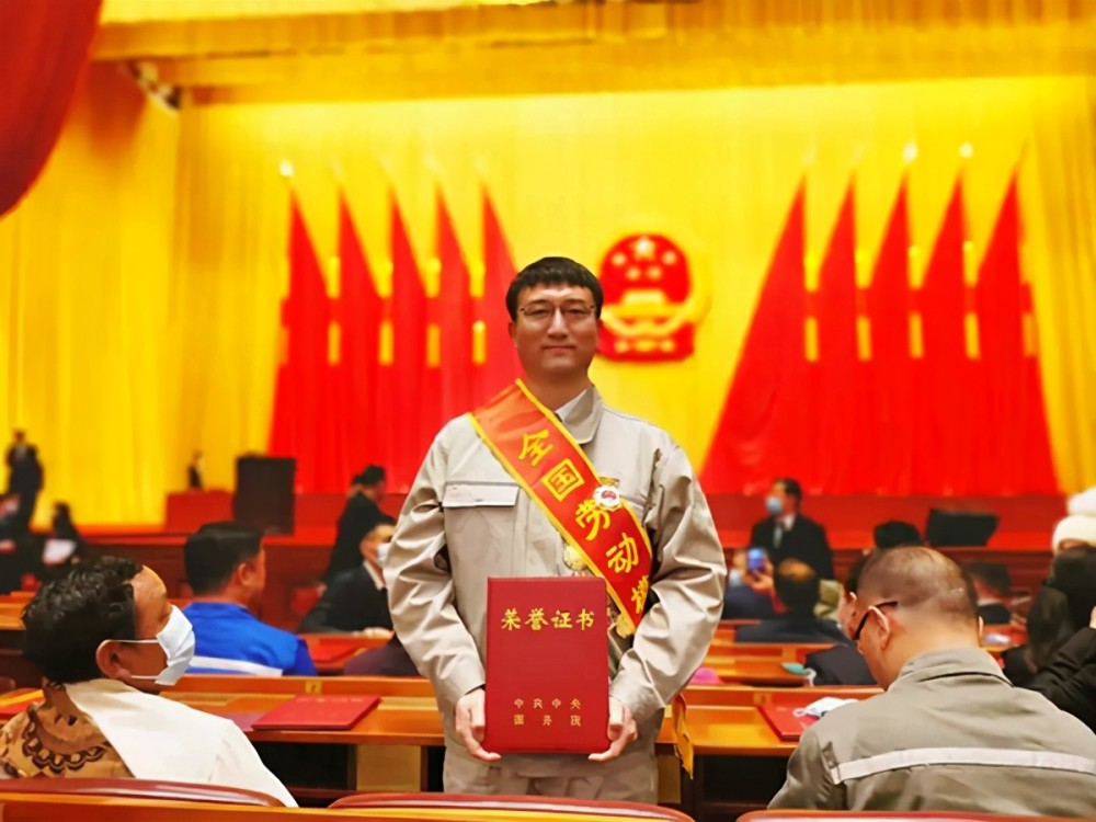 一汽大众高级技师金涛荣获全国劳动模范