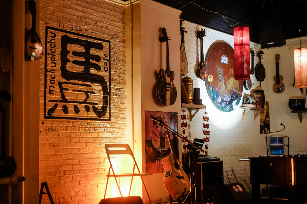 被称为二十年前的小酒馆赵雷也在这里唱过成都人少氛围好