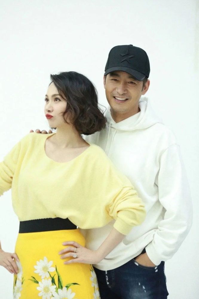 幸福的程莉莎:白富美倒追郭晓冬,回农村办婚礼被丈夫独宠13年