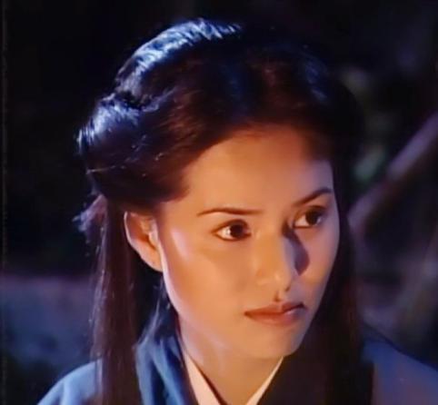 54岁李若彤罕晒校服照,身材纤细似20岁少女!冻龄女神如何练就?