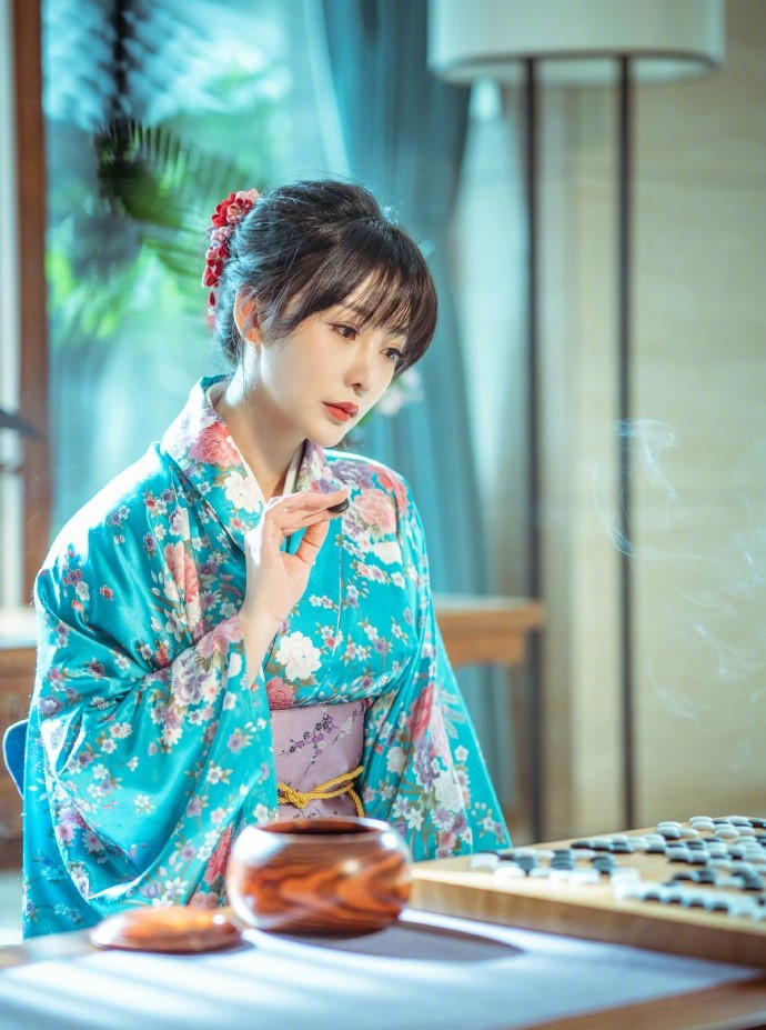 40岁柳岩晒最好的时代剧照认真专注却有一处硬伤被批