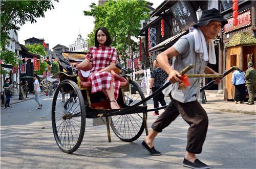 民国黄包车夫有多苦老黄牛般风雨无阻地干活没几个活过四十岁