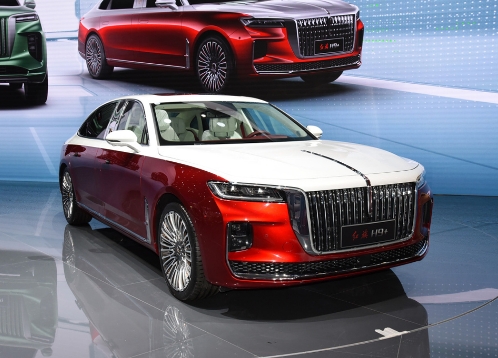 想要面子还得看红旗加长版h9红白双色气场比迈巴赫还拽