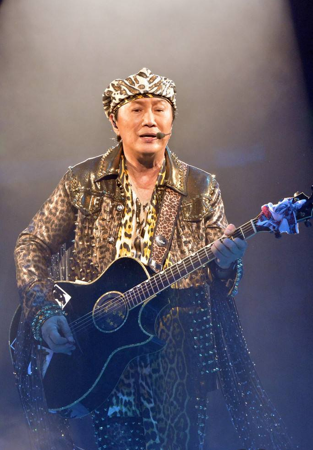 粤语歌坛的开山祖第一代歌神许冠杰票房冠军次数与周星驰持平