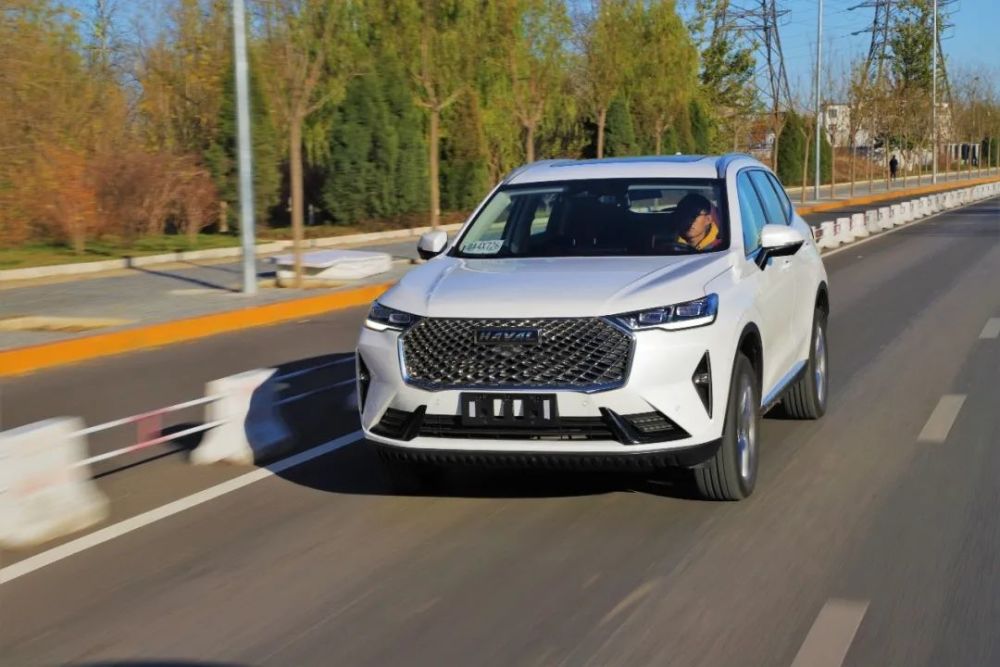 全新哈弗h6试驾操控舒适友好上手难度非常低