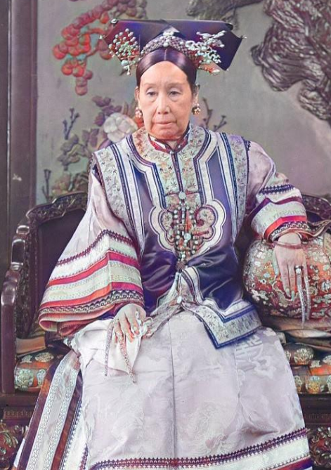 慈禧每天3点起床,8点上朝,中间5小时做啥?真实答案让人汗颜