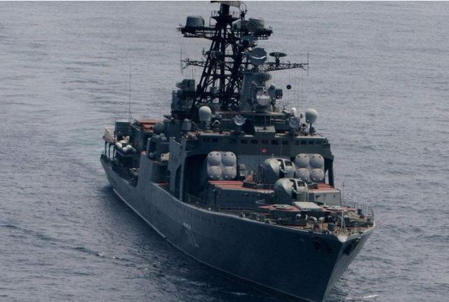 舰进入巴伦支海,企图接近俄军基地,被"乌斯季诺夫元帅"号巡洋舰驱逐