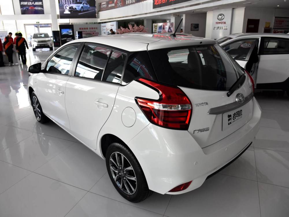 小型车的精彩 小哥带你看丰田yaris l 致炫_腾讯新闻