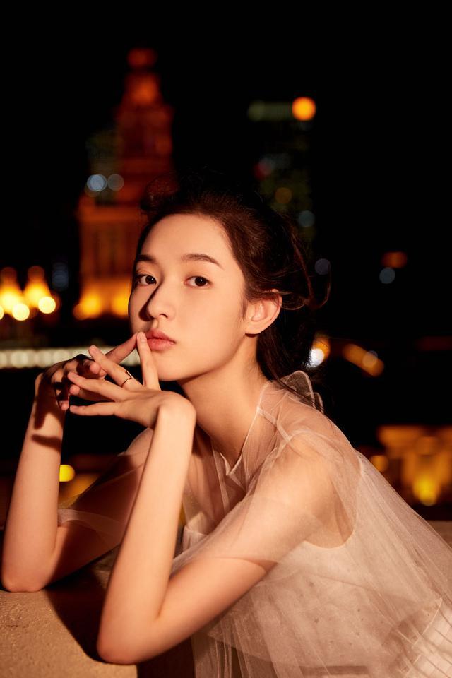 女神王玉雯第8374期高清时尚美图欣赏