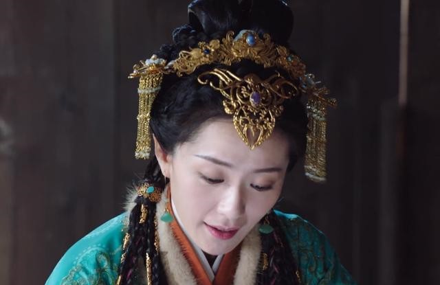 她是谭松韵好闺蜜,曾在央视做过歌手,还是《燕云台》的王妃安只