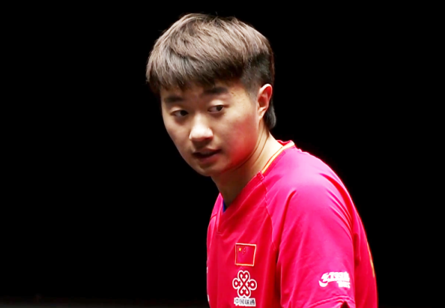 直拍猛将,曾在公开赛与张本智和打得难解难分的赵子豪刚上场就被爆冷