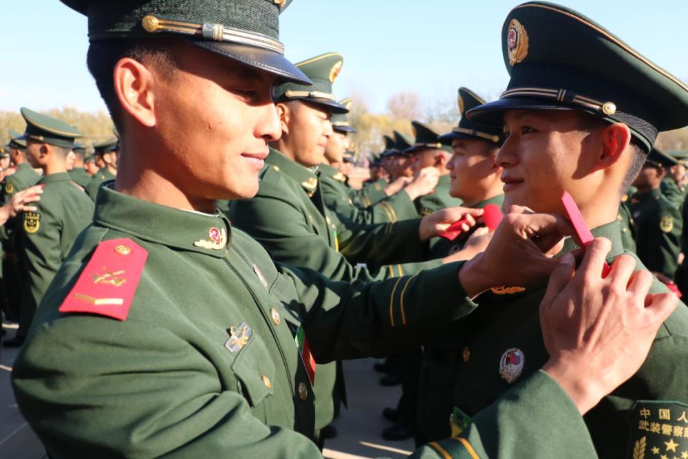 武警北京总队执勤第二支队举行2020年度新兵授衔仪式