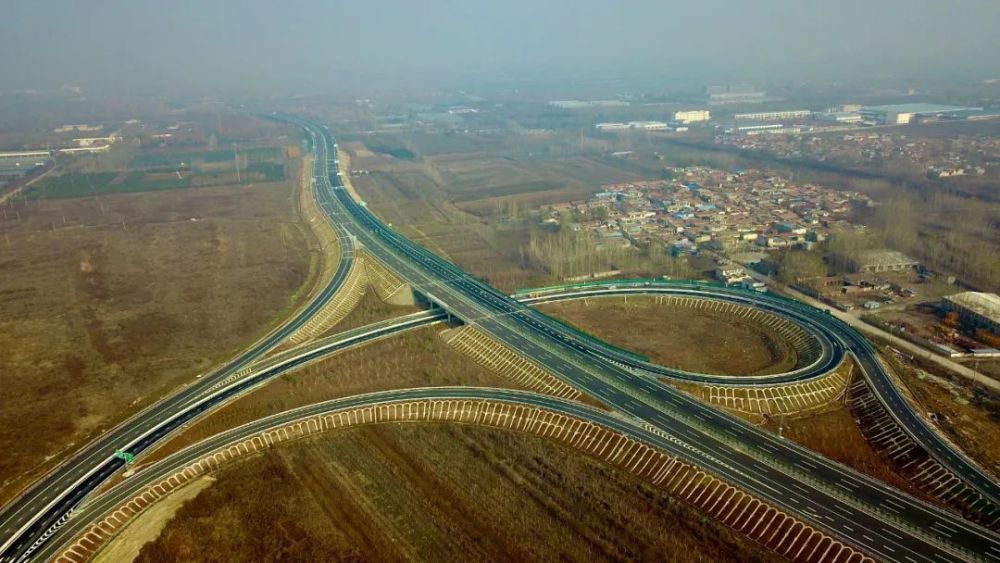 京滬高速公路萊蕪至臨沂(魯蘇界)段改擴建工程項目是山東省高速公路網