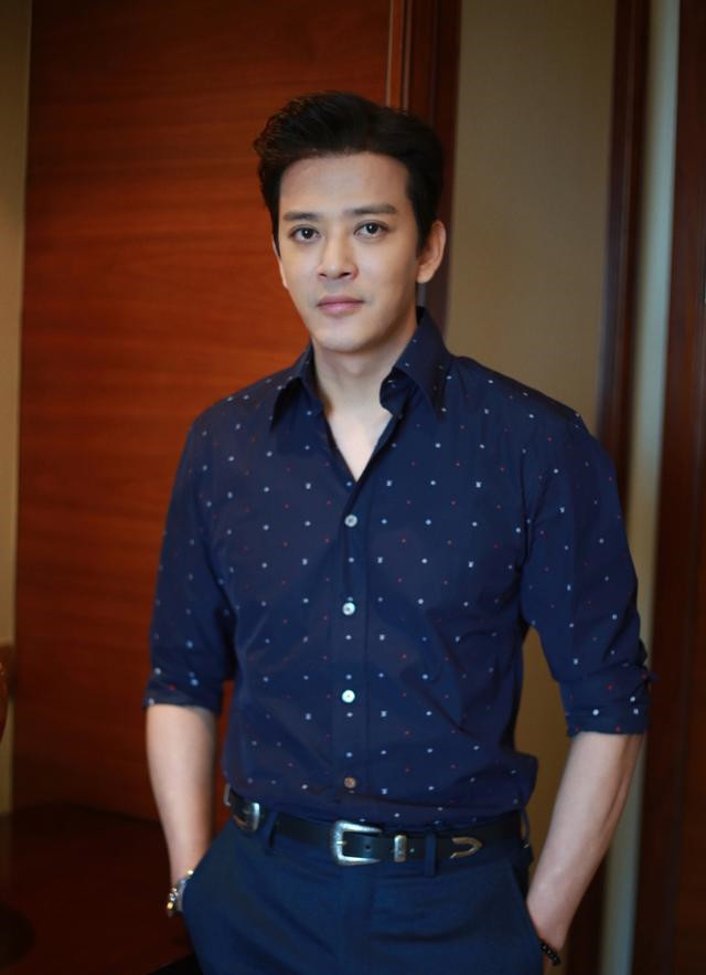 针对此事,陈晓东也做出了澄清:梁少英是我的经纪人,我们谈事情自然要