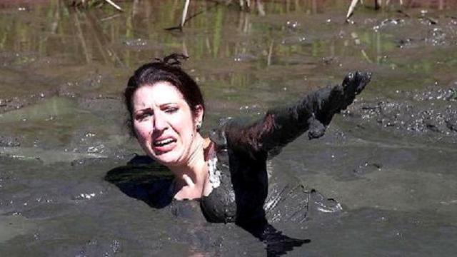 掉入流沙中会怎样流沙会把人吞掉哪些办法能有效逃离