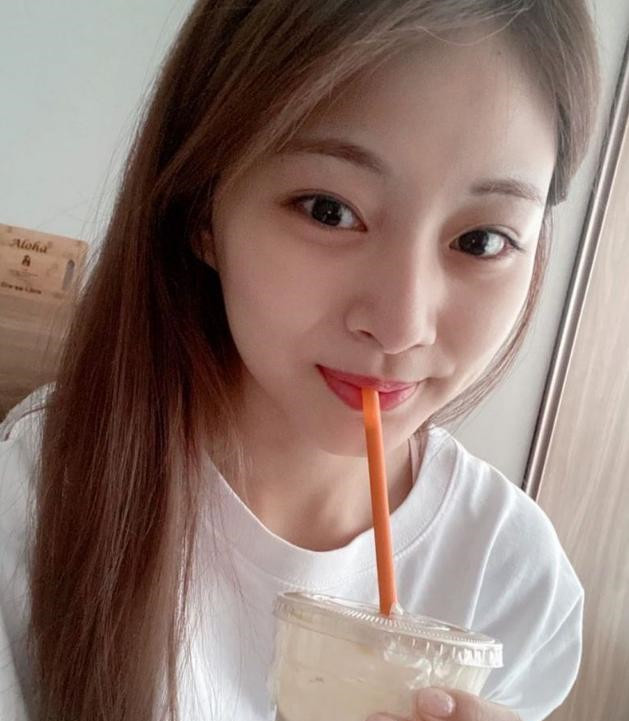 twice子瑜再次大方公开素颜自拍!超真实样子惹热论,获粉丝大赞