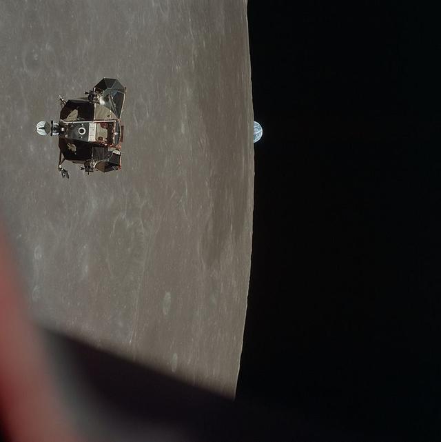 前不久我们的嫦娥五号成功发射,计划于几天后登陆月球并取2公斤的