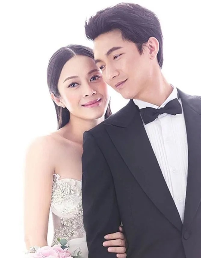 陈楚生的妻子罗湘晋是名模特,两人14年领证结婚后,同年9月便有了长子