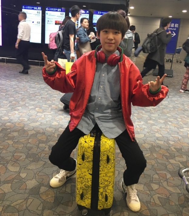 出身普通被文章捧红13岁就拿飞行执照15岁演戏超20部