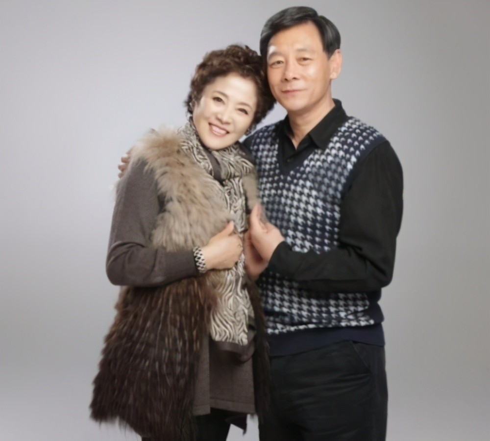 74岁李光复仍坚持拍戏,从小拿金条搭积木,住三环上亿四合院_腾讯新闻