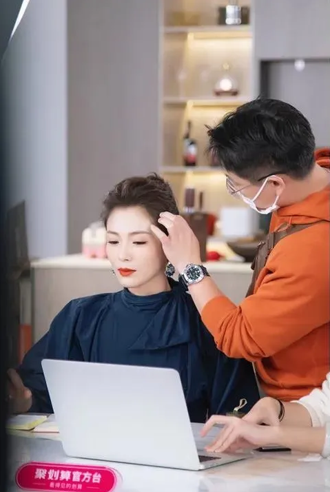 带货11小时小助播都惊呼刘涛太拼了