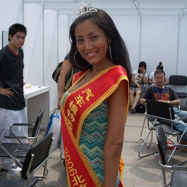 中国女歌手爱上姚明黑人队友同居后被家暴37岁无人敢娶