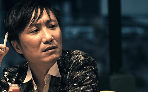 2013年以《低俗喜剧》中的"暴龙哥"一角获金像奖最佳男配角.