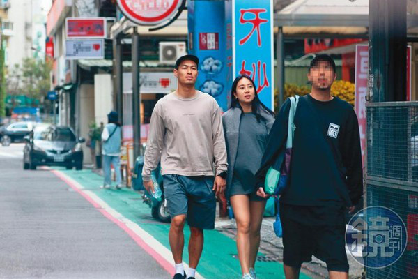 杨佑宁和孕妻十指紧扣现身街头 升格人父倒计时|杨佑宁|malinda