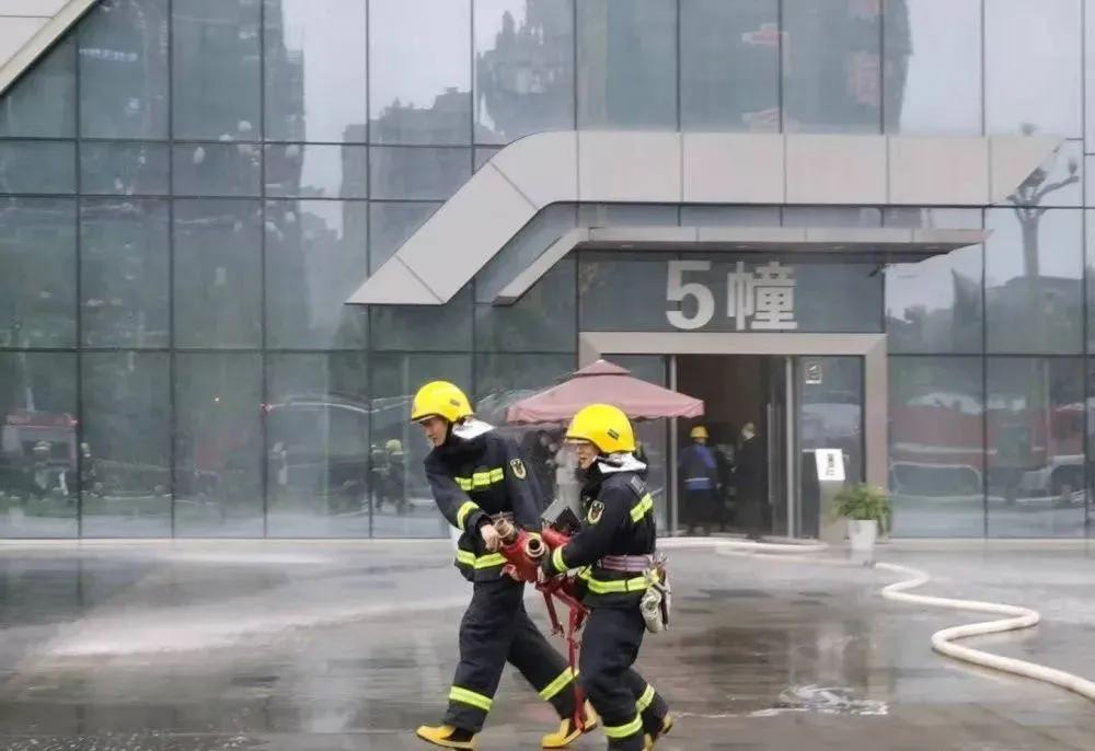 川东北金融中心突发大火?