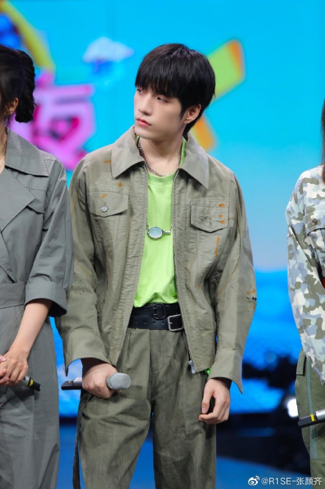 母丹发朋友圈回应和张颜齐恋情,自曝已离职!变相承认被分手_腾讯新闻