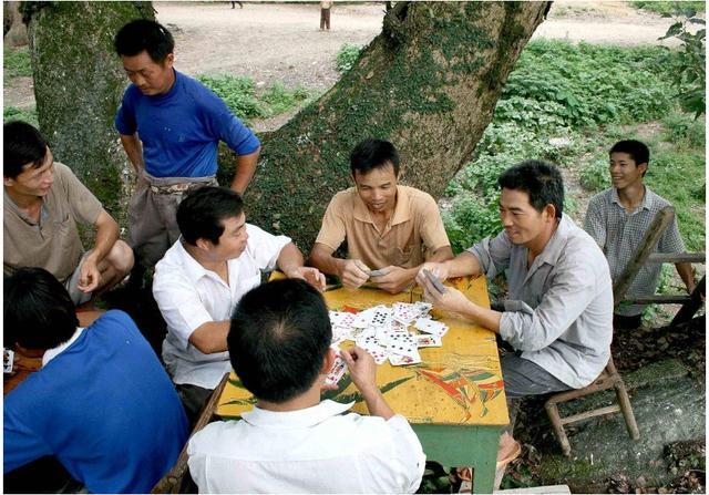 农村"怪现象":有的人整日游手好闲,却看起来从来不缺钱花