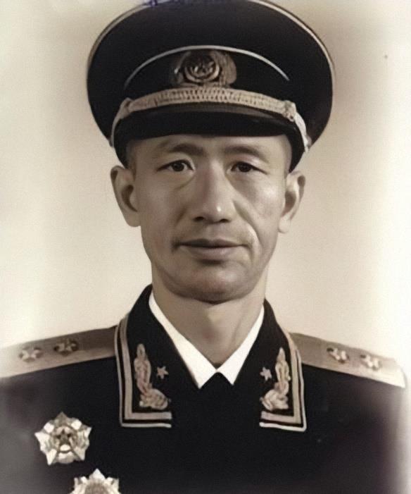 1987年,74岁的开国中将周希汉已经退休在家,这一天下午,他