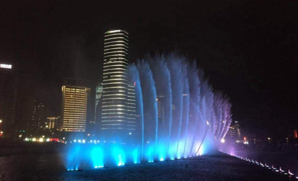 南昌最具魅力的景点素有赣文化之光的美誉还有火爆的喷泉表演