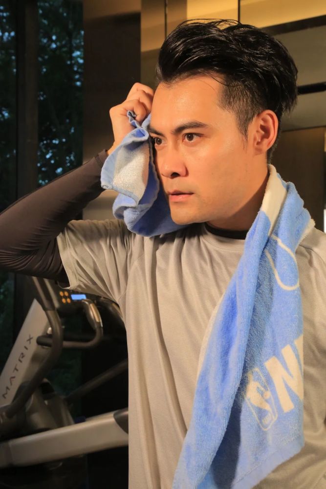 "洗剪吹"竟然想要六块腹肌?_腾讯新闻