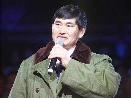  . 出轨女粉丝还偷税?大衣哥否认