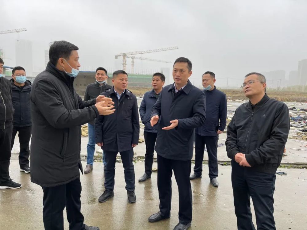 图丨区委副书记,区长陈东率队调研黄河路地铁站舍位于骆岗街道黄河路