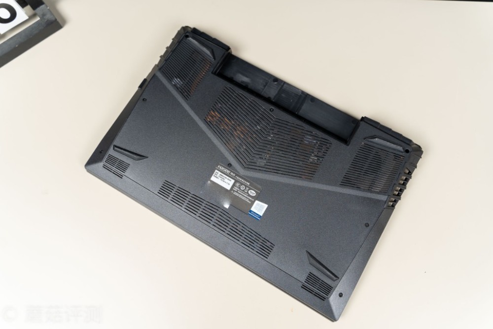 高性价比入门级游戏本神舟战神k670eg6a6游戏笔记本电脑评测