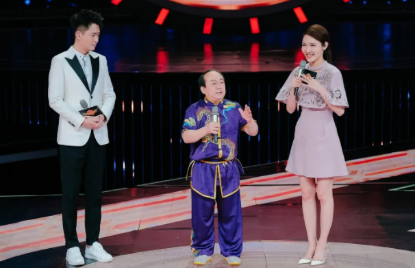 央视黄金100秒频繁更换主持人观众不看好节目收视率