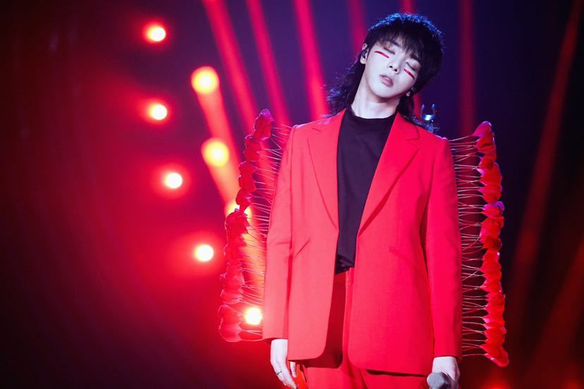 华晨宇2020歌手第一_《智族GQ》2020年度歌手——华晨宇
