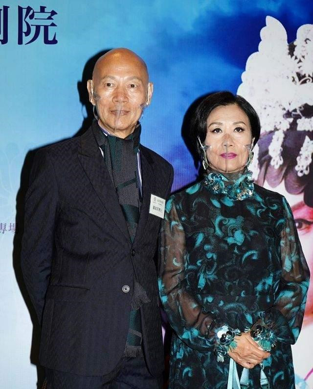 汪明荃穿花裙变芭比贵妇74岁老公不做小透明踩高跟鞋抢镜