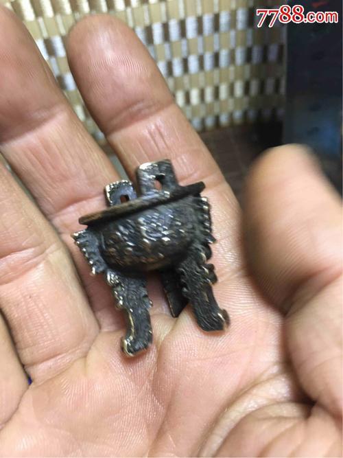 5,摇光圣地——龙纹黑金鼎4,无始大帝——无始钟3,女帝----吞天魔罐2