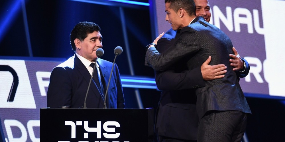 马拉多纳给c罗颁奖