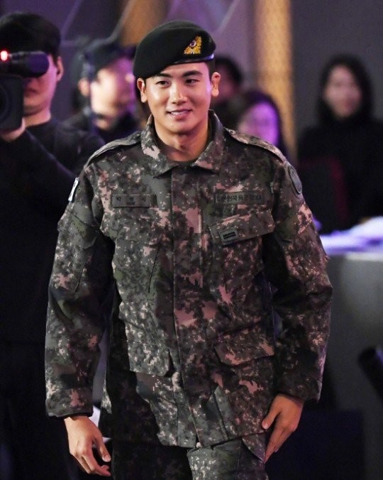 朴炯植军队照被嫌弃帅哥只是胖着玩玩退伍后再讨论回归作