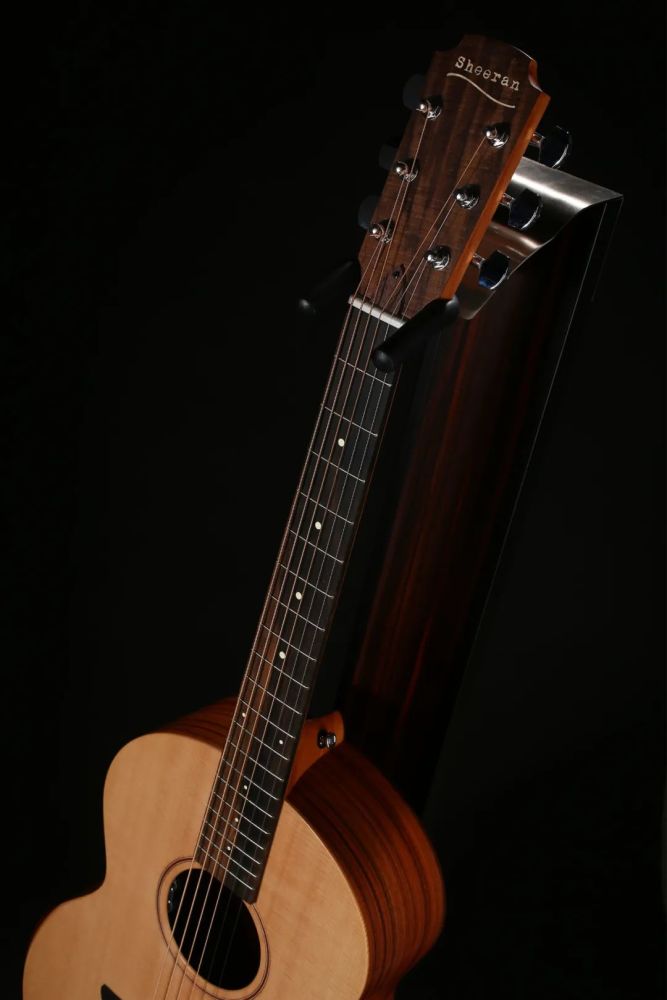 "黄老板"ed sheeran亲自演示lowden吉他_腾讯新闻