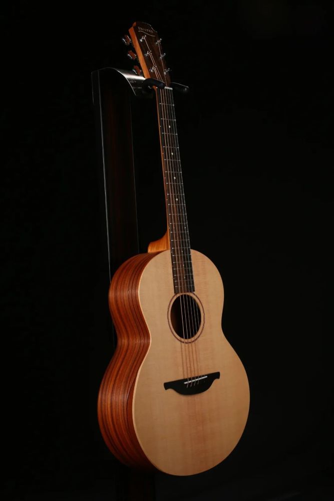 "黄老板"ed sheeran亲自演示lowden吉他_腾讯新闻