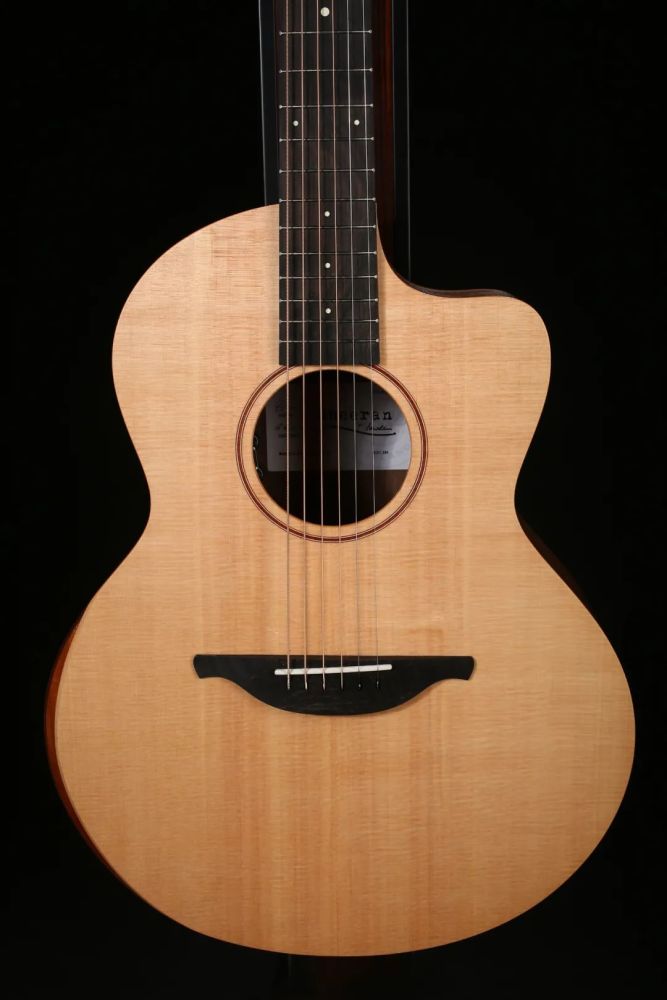 "黄老板"ed sheeran亲自演示lowden吉他_腾讯新闻