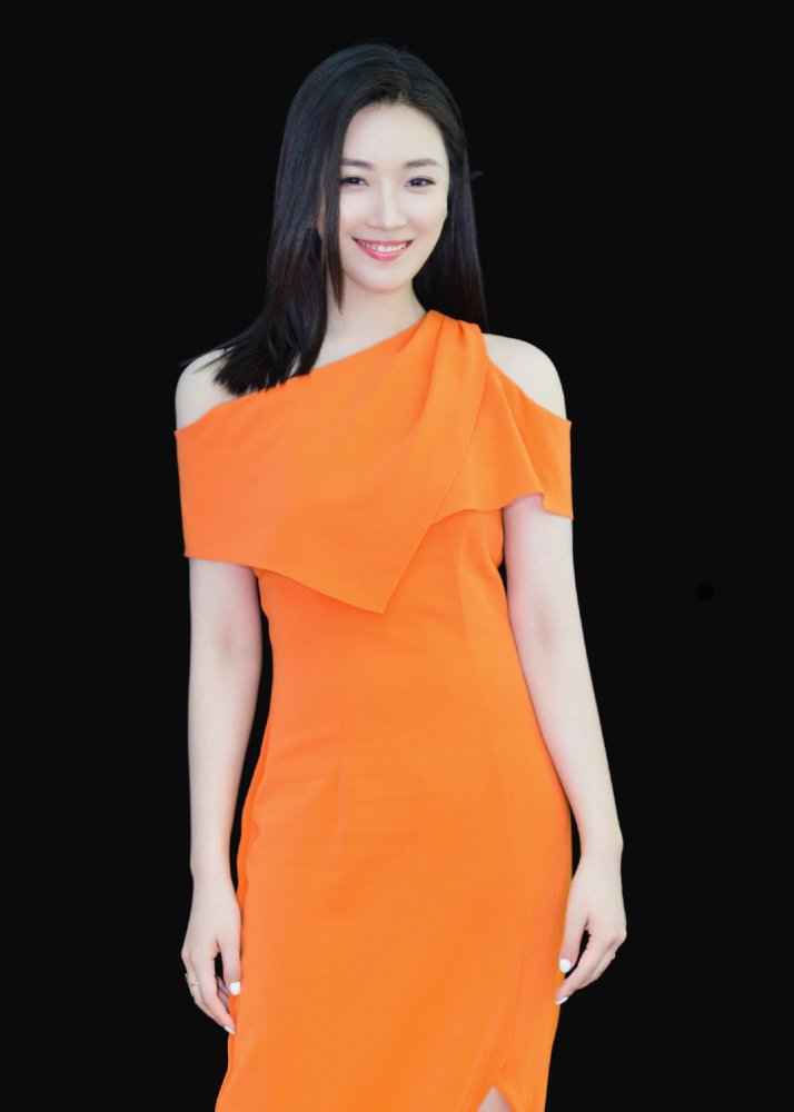 菅纫姿一袭亮橘色裹身裙现身活动,皮肤像是抹了两