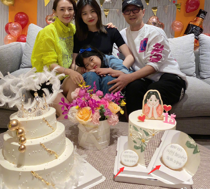  . 章子怡为继女小苹果庆生