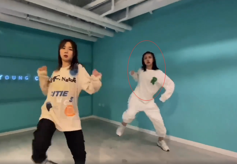  . 章子怡为继女小苹果庆生