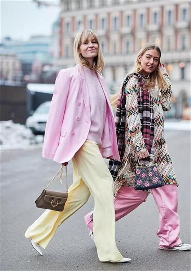 马卡龙色系穿搭让秋冬不再只有黑白灰温暖又迷人